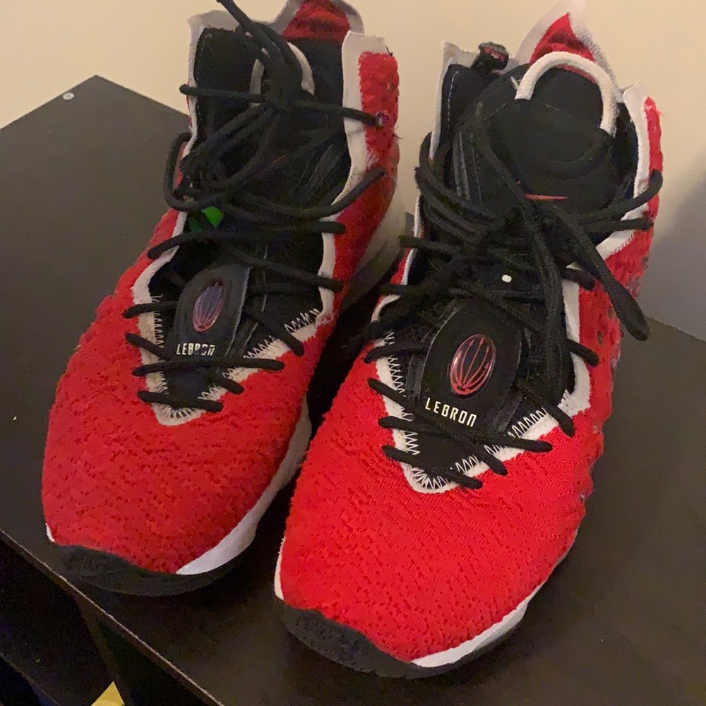Nike LeBron 17 Basketball Shoes, Men's, Red